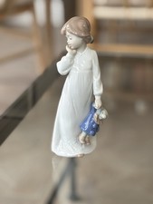 Nao by Lladro 1099 Bedtime