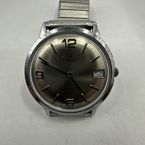 Vintage 1979 timex silver - q,