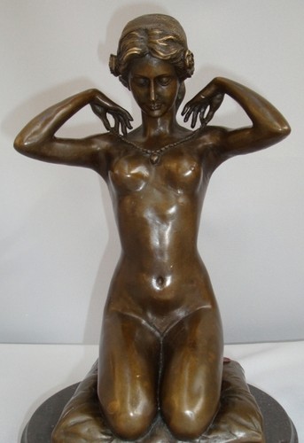 Statue damsel naked - naked, art