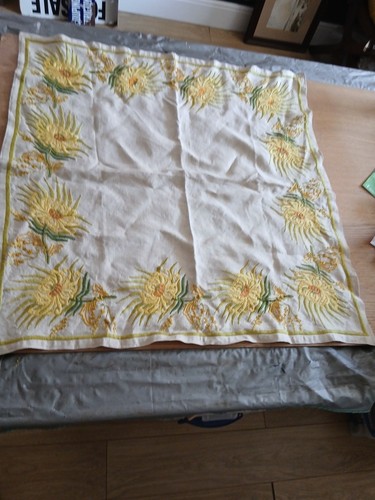 Vintage hand embroidered - hand,