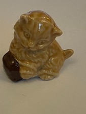 WADE WHIMSIES KITTEN WITH BALL OF YARN COLLECTABLE