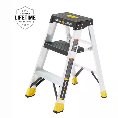 Aluminum step ladder 9 - ft.,