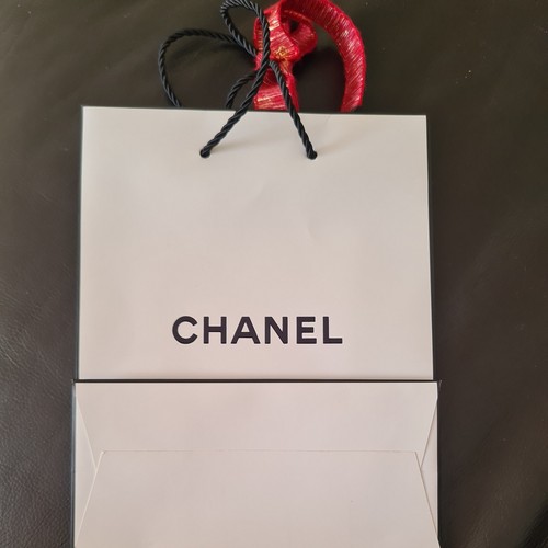 Chanel small gift - gift, carrier
