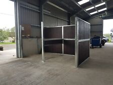 Internal stables, Tie Post