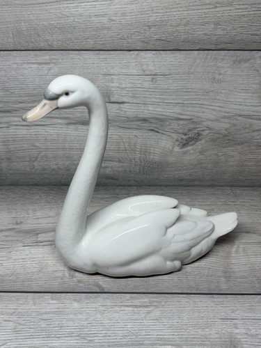 Lladro graceful swan model - lladro,