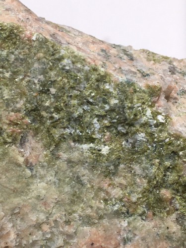 Epidote pink granite - on,