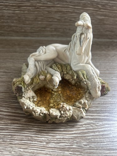 Fables unicorn pond - unicorn,