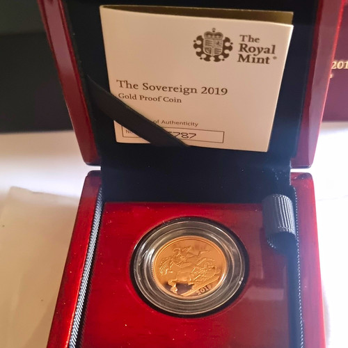 Royal mint sovereign 2019 - royal,