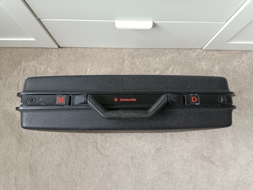 Samsonite hard shell - hard,