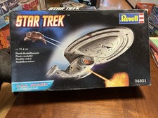 Star Trek USS Voyager NCC-74656 1/677 Scale Model Kit Revell #04801