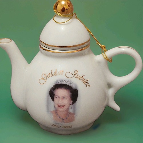 Teapot queen elizabeth - queen,