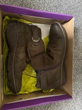 Moshulu moss green ankle boots