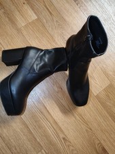 H&M Divided Black Platform