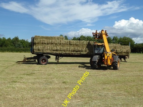Photo 6x4 loading hay - 6x4,