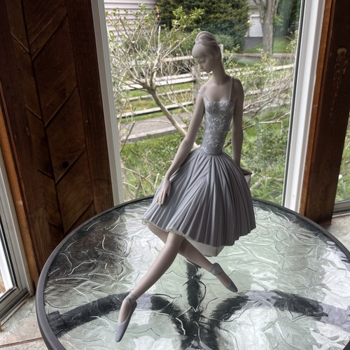 Large lladro seated ballerina - large,