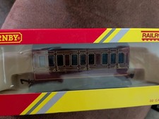 Hornby Coach OO Gauge R4671