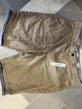 BNWT’s Red Herring Chino