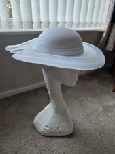Wow Vintage  Ladies Hat Snow