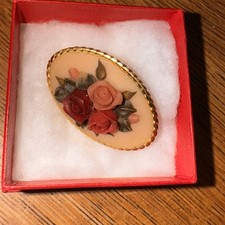 Vintage Resin 3D flower brooch