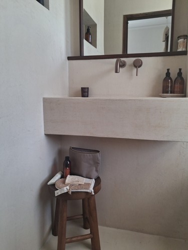Wall mounted basin - basin, tap