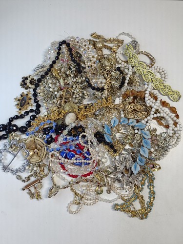Broken vintage jewelley - vintage,