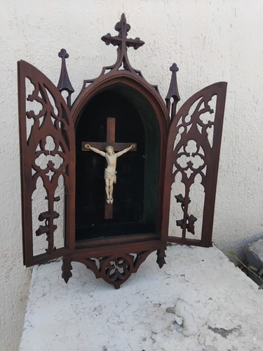 Old tabernacle cross jesus - old,