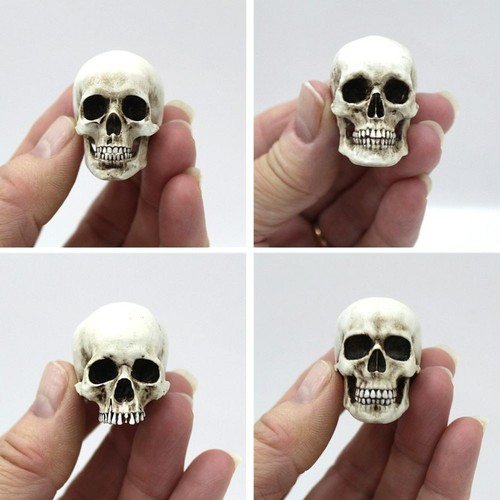 Small skull gothic figurine - skull,