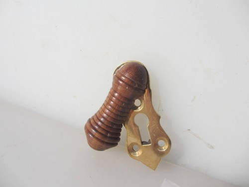 Beehive wood brass keyhole - beehive,