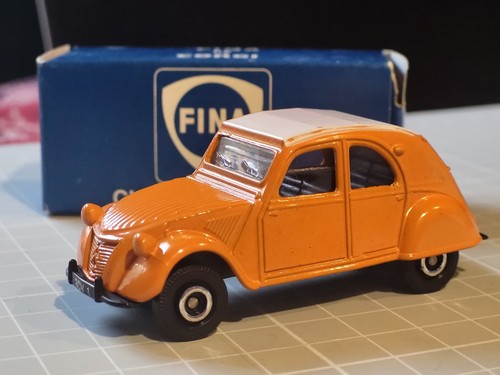 Corgi fina - fina, 1:43)