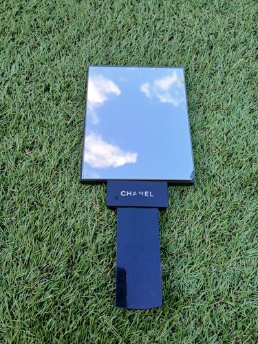 Chanel handheld foldable - chanel,
