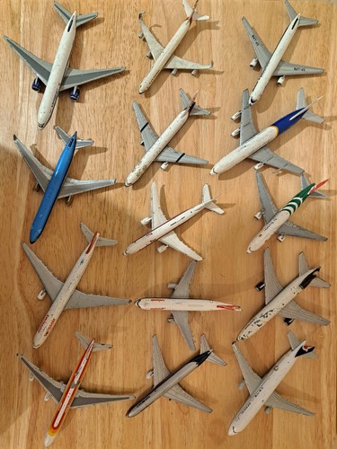 Airline model planes - 14,