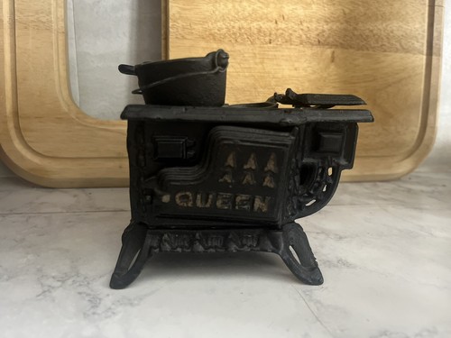 Vintage queen mini cast iron - vintage,