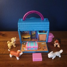 1995 Pound Puppies HOLLYWOOD MOVIE STUDIO Mini Playset 4 puppies In my pocket 