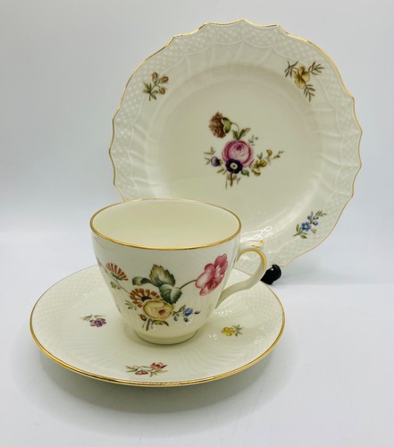 Stunning vintage royal - stunning,
