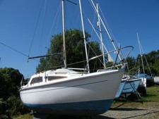 Leisure 20 sail boat 20ft, 4 berth GRP sloop with 6HP outboard engine and tender
