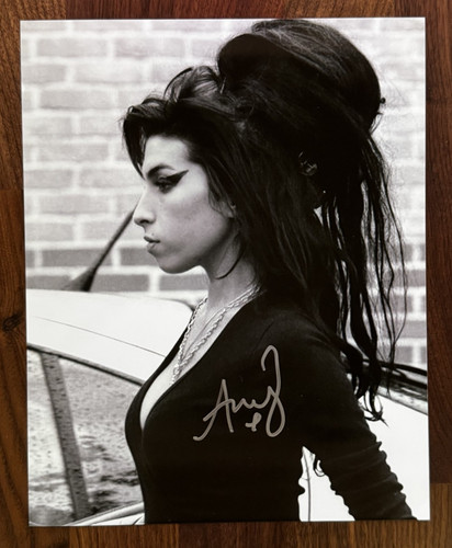 Amy winehouse 8x10 - amy, autographed