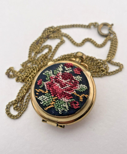 Gold tone petite point rose - gold,