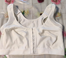 Sports bra small wide front