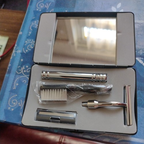 Men travel shaving - travel, grooming