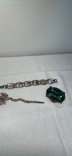Pretty vintage lot - items, of