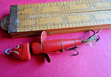 A VERY GOOD SCARCE VINTAGE RED PRAWN COLOUR HARDY KEEL HEAD PHANTOM LURE