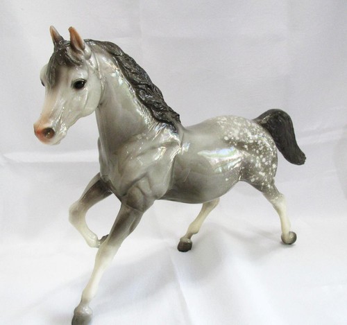Breyer usa 123 running mare - breyer,