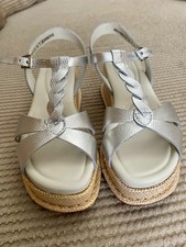 BNIB Clarks Ladies KIMMEI TWIST Silver Leather Wedged Sandals