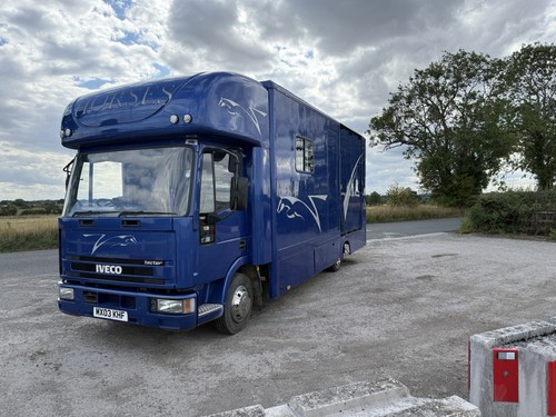Horsebox side loader - horsebox,