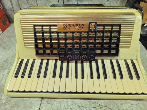 Scandalli keyboard 3 4 - 17",