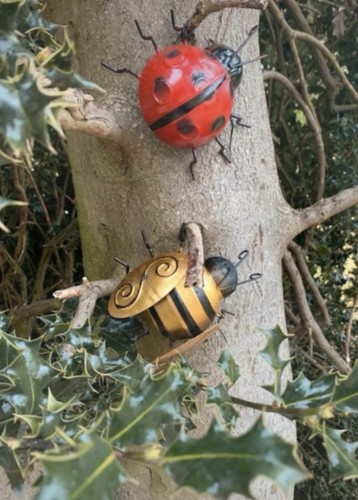 Garden metal bee - metal,
