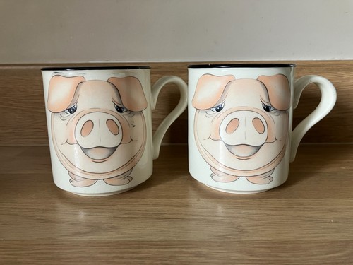 Pair arthur wood pig - arthur, "pig"