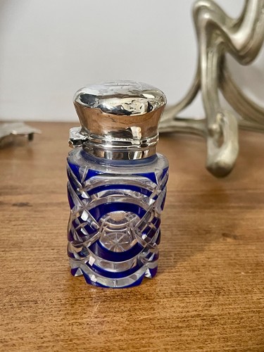 Antique blue cut - to, clear