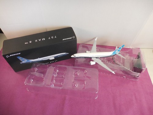 Pacmin boeing 737 max desk - boeing,