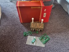 OO gauge Hornby R523 Waiting Room Building platform furniture accessories boxed